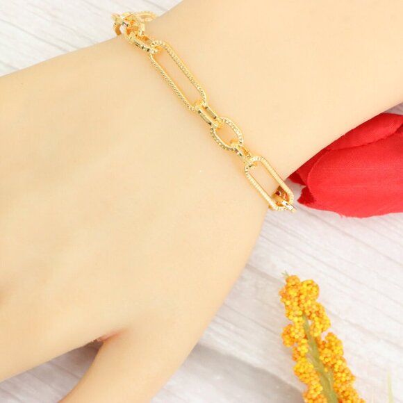 "Trendy Handmade Bracelet – A Thoughtful Gift for Girls & Women | UNVRC1500 - Picture 5 of 10